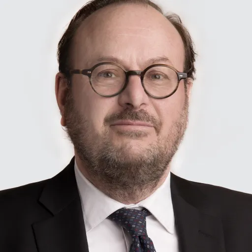 Interview de François POCHART de August Debouzy: La défense stratégique des brevets en Europe : enjeux réglementaires, contentieux et protection de l’innovation